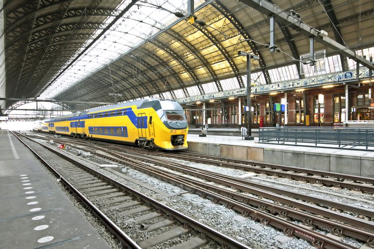 netherlands-amsterdam_centraal_station-_c_devy-shutterstock_47661757-843391706415343754010727.jpg